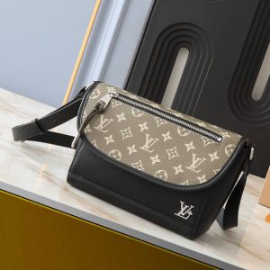 LV Louis Vuitton High quality Metal logo embellishment Patterned decorative embellishment Shoulder bag LB056