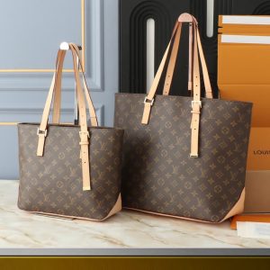 LV Louis Vuitton high quality autumn Winter collection of modern style metal zipper open and close double inner pocket LB152
