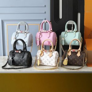LV Louis Vuitton high quality leather snow texture design hand bill shoulder arbitrary switch 18*12.5*11CM LB147
