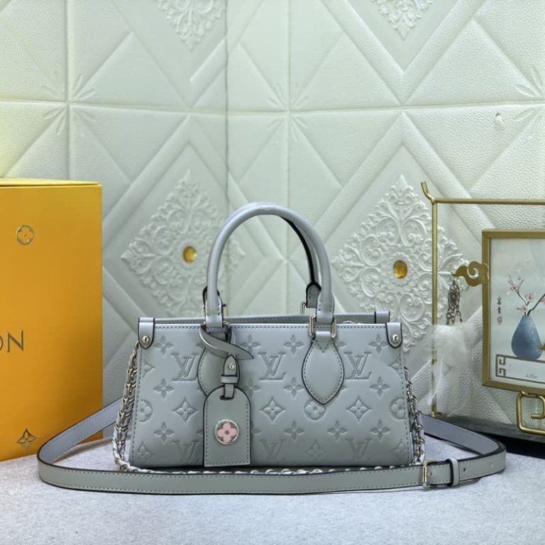 Louis Vuitton OnTheGo East West Handbags-3