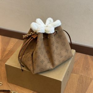 Louis Vuitton high quality Ski edition of the Bella handbag 23*18cm LB138