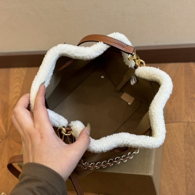 Louis Vuitton Ski edition of the Bella handbag-2