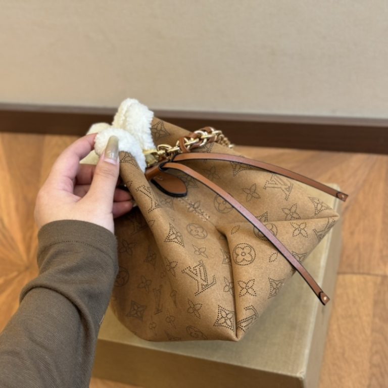 Louis Vuitton Ski edition of the Bella handbag-3