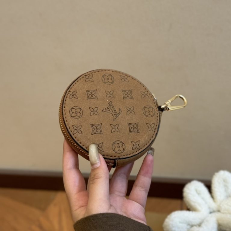 Louis Vuitton Ski edition of the Bella handbag-4