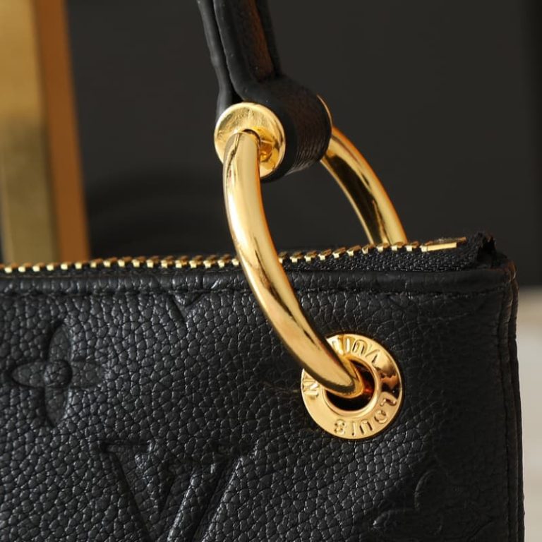 Louis Vuitton Underarm Bag-2