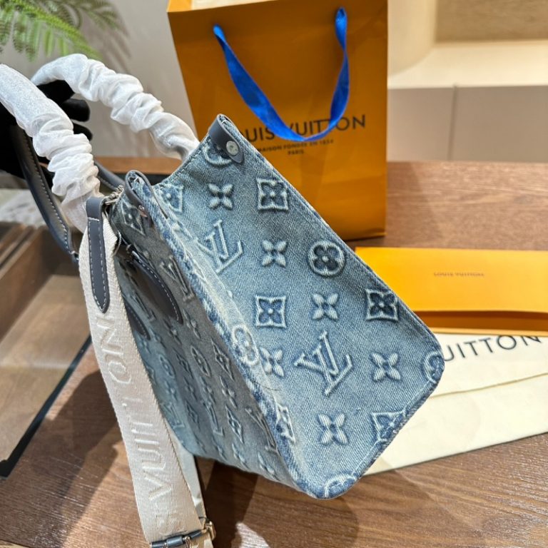 Louis Vuitton onthego white embroidered shoulder strap handbag-3