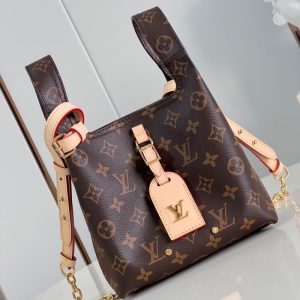 Louis Vuitton Best Quality Woman Leather Atlantis Handbag Removable Shoulder Strap Lettering Print 17x17x7cm LB093