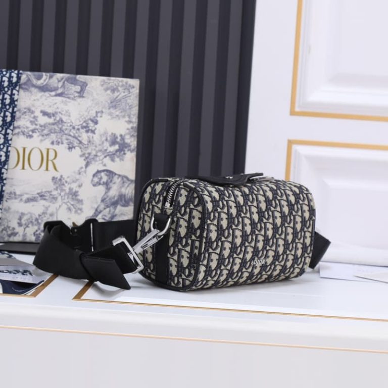 Dior High Quality Women Handbag Shoulder Bag Two way zipper closure with magnetic leather design-9