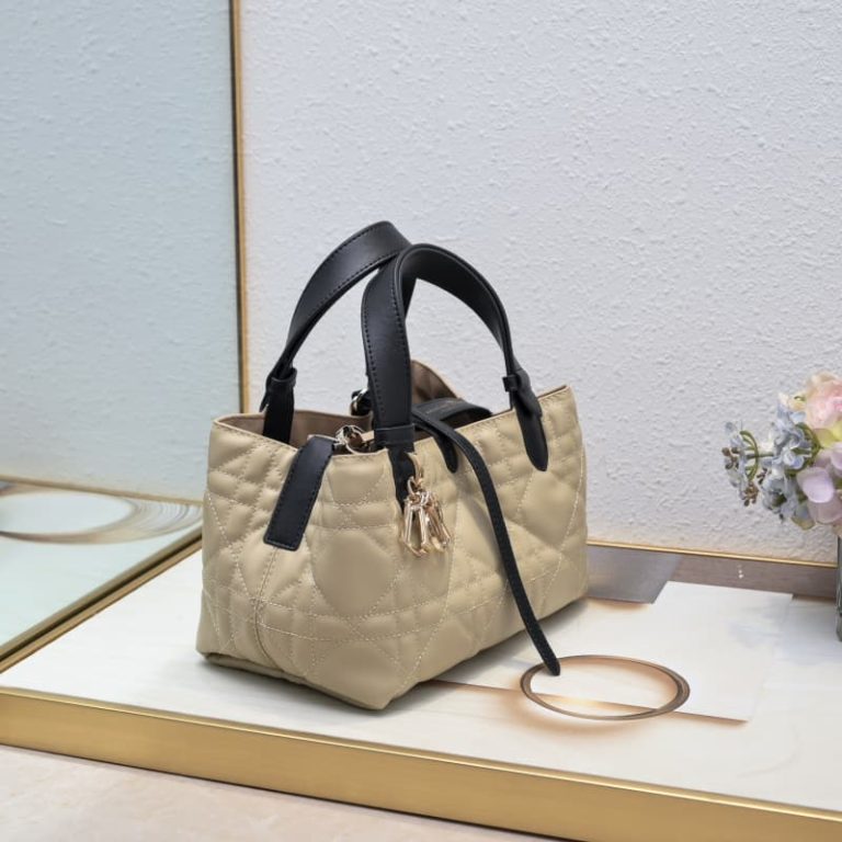 Dior High-quality handbags Casual and practical Rattan checkered stitching decoration Interior compartment with matching pouch Two sizes-3
