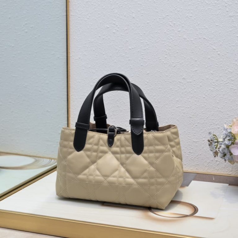 Dior High-quality handbags Casual and practical Rattan checkered stitching decoration Interior compartment with matching pouch Two sizes-4