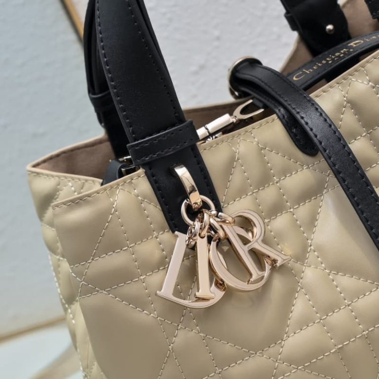 Dior High-quality handbags Casual and practical Rattan checkered stitching decoration Interior compartment with matching pouch Two sizes-7
