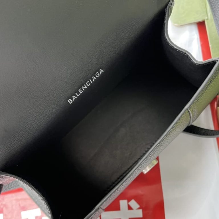 BALENCIAGA best quality Women shoulder bag Tote bag Flap design Front with logo metal decoration-9