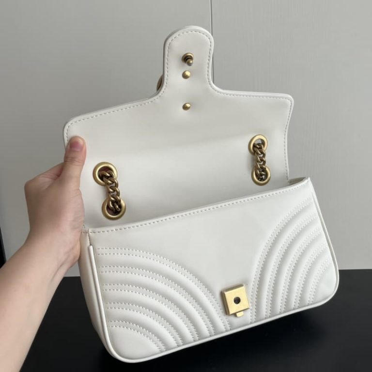 GUCCI High Quality Women Flap Clutch Bag Shoulder Bag Decorated with classic double G shape accessories on the front-11