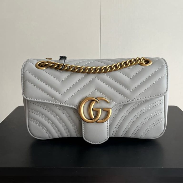 GUCCI High Quality Women Flap Clutch Bag Shoulder Bag Decorated with classic double G shape accessories on the front-2