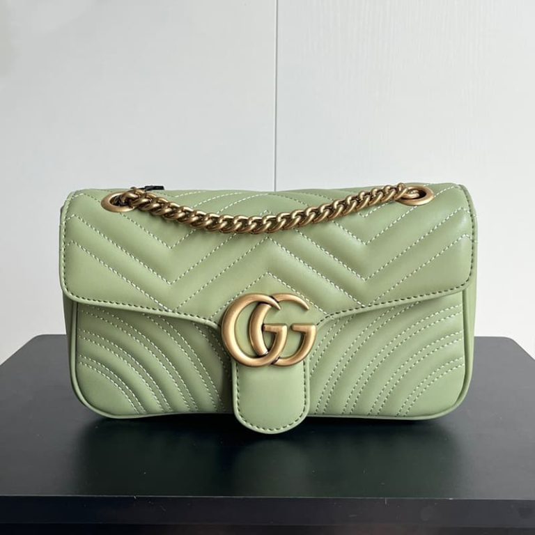 GUCCI High Quality Women Flap Clutch Bag Shoulder Bag Decorated with classic double G shape accessories on the front-5