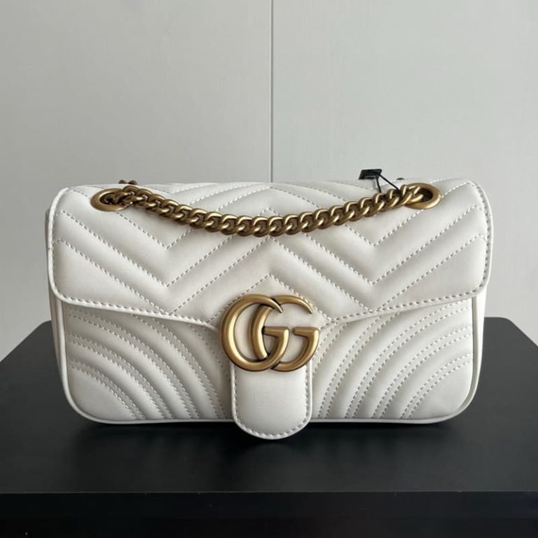 GUCCI High Quality Women Flap Clutch Bag Shoulder Bag Decorated with classic double G shape accessories on the front-8
