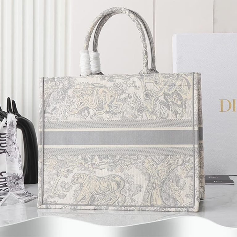 GUCCI High-quality Women Shoulder Bag Handbag Large Capacity Surface Pattern Embroidery-4