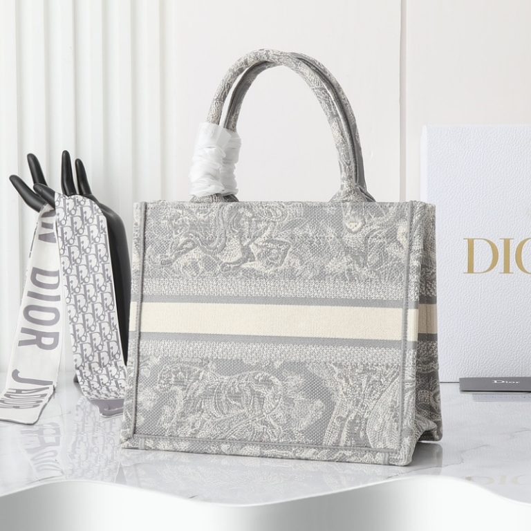 GUCCI High-quality Women Shoulder Bag Handbag Large Capacity Surface Pattern Embroidery-8