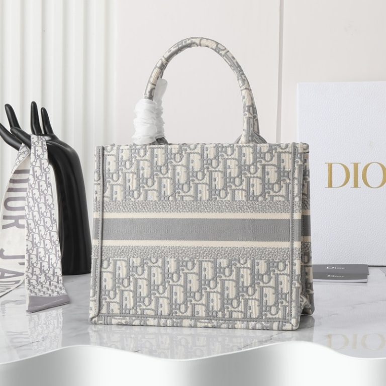 GUCCI High quality Women shoulder bag Handbag Large capacity Surface letter embroidery-4