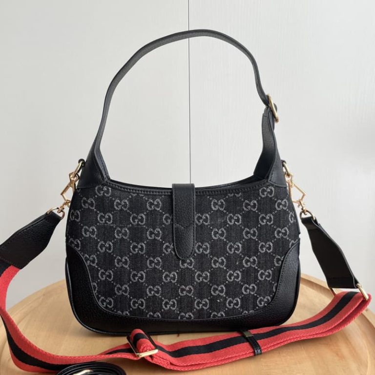 GUCCI High quality women shoulder bag Designed with a GG pattern on the surface With gold tone push lock hardware-2