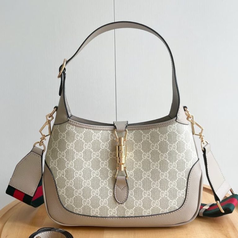 GUCCI High quality women shoulder bag Designed with a GG pattern on the surface With gold tone push lock hardware-5