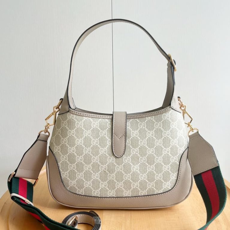 GUCCI High quality women shoulder bag Designed with a GG pattern on the surface With gold tone push lock hardware-6