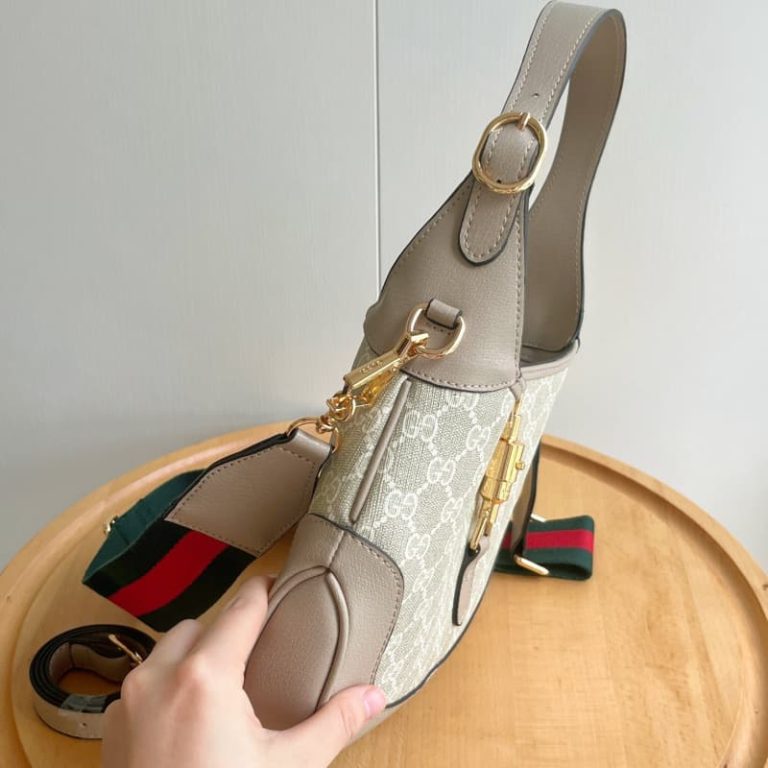 GUCCI High quality women shoulder bag Designed with a GG pattern on the surface With gold tone push lock hardware-7
