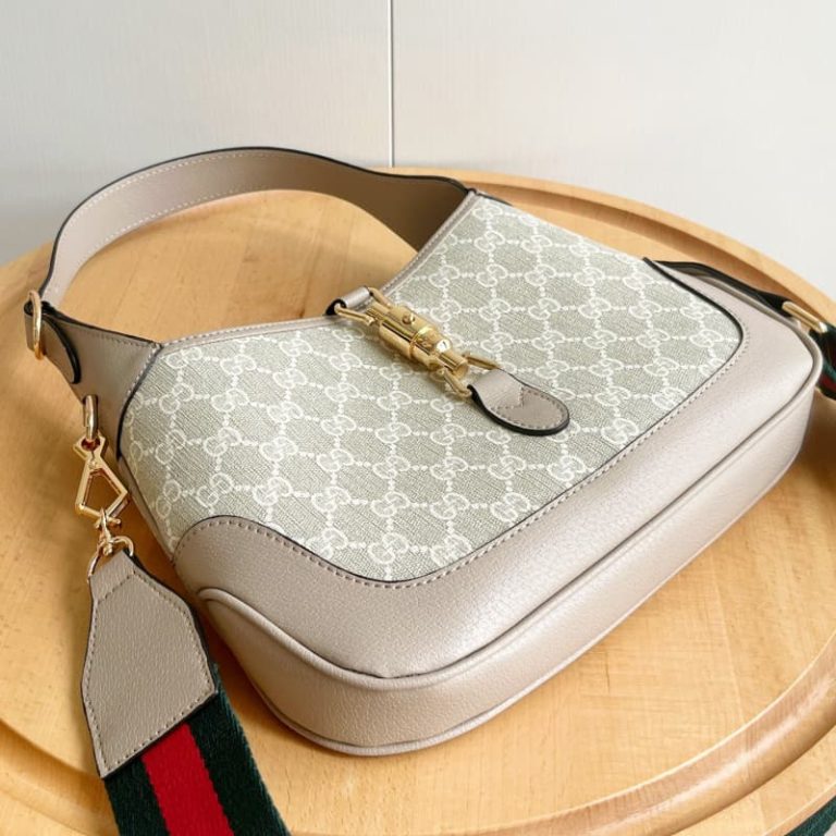 GUCCI High quality women shoulder bag Designed with a GG pattern on the surface With gold tone push lock hardware-8