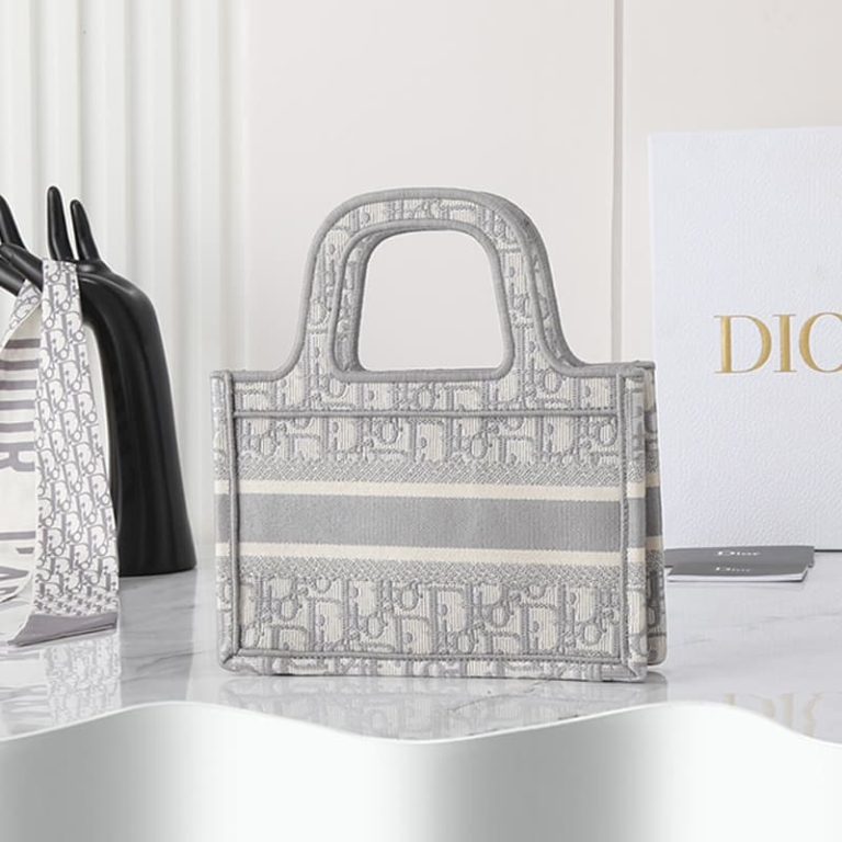 GUCCI High-quality women shoulder bag Handbag Large capacity Surface letter embroidery-4