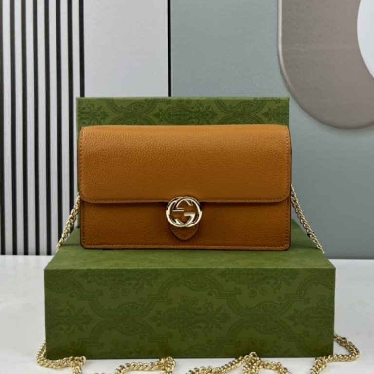 GUCCI High-quality women shoulder bag handbag Flap design and front gold accessories-4