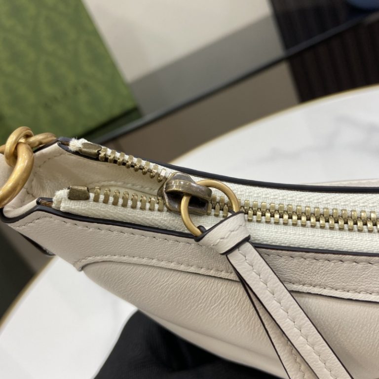 Gucci Small GG Marmont Shoulder Bag-5