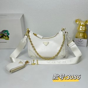 Prada high quality Re-edition 2005 Saffiano Leather Bag 22×18×6cm LB475