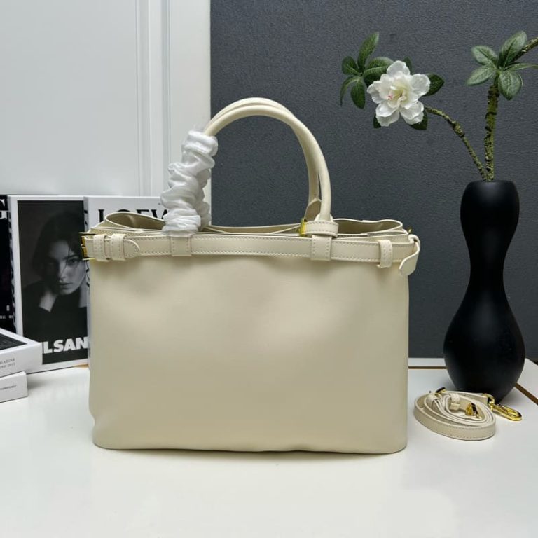 High quality Prada women handbag with iconic logo pattern on the front-2