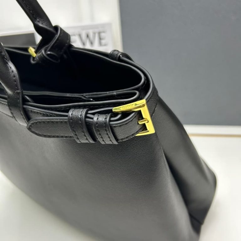 High quality Prada women handbag with iconic logo pattern on the front-8